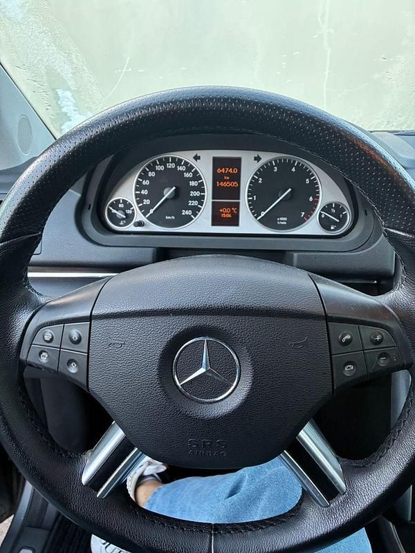 Gebraucht Mercedes B160 95 PS (69 kW) 2010 Grau Van / Kleinbus