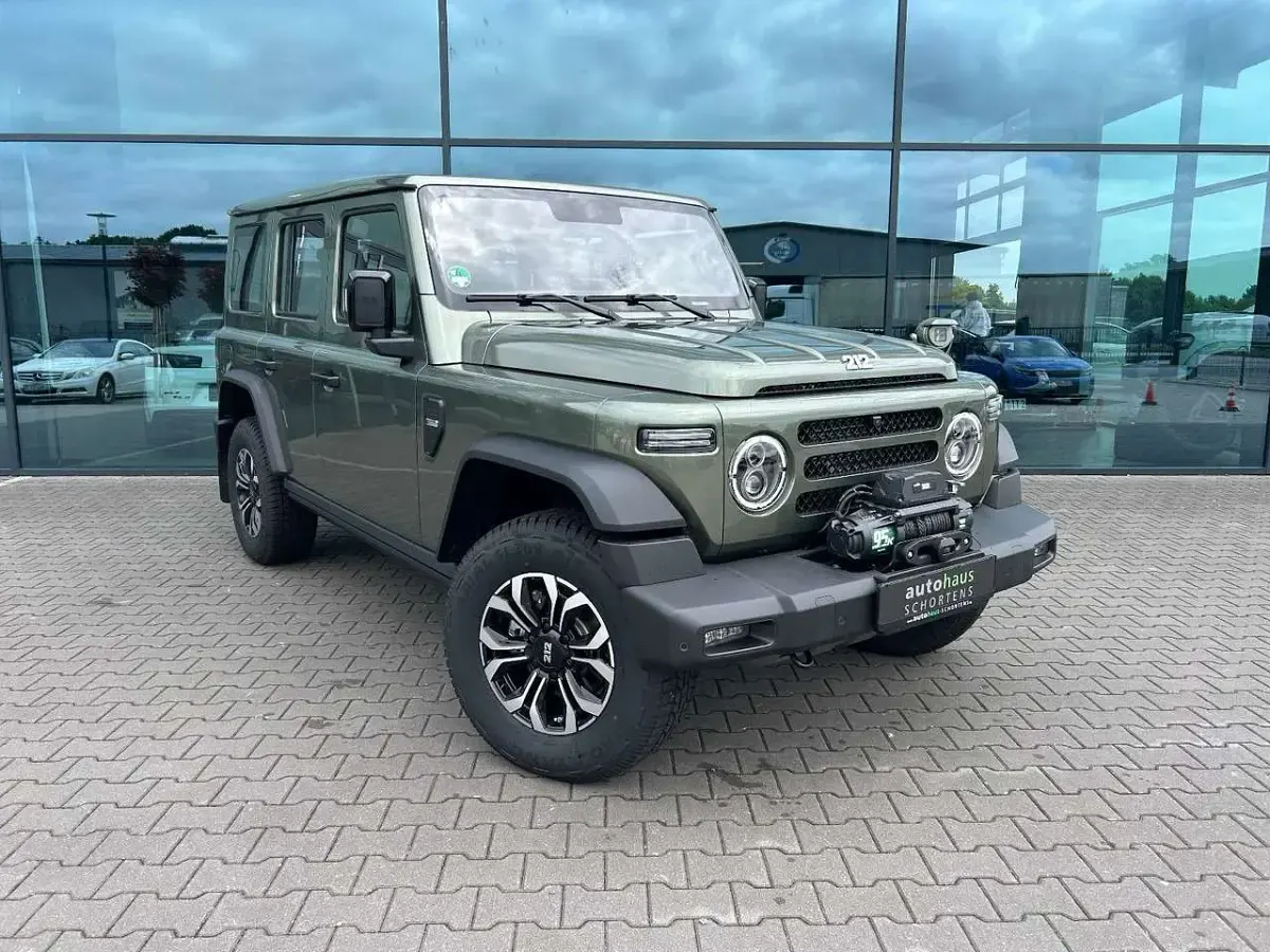 Neu BAW 212 166 PS (122 kW) 2026 Grün SUV