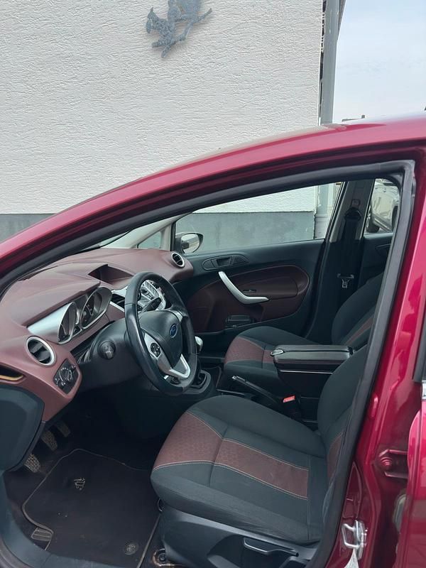 Gebraucht Ford Fiesta 82 PS (60 kW) 2008 Rot Kleinwagen