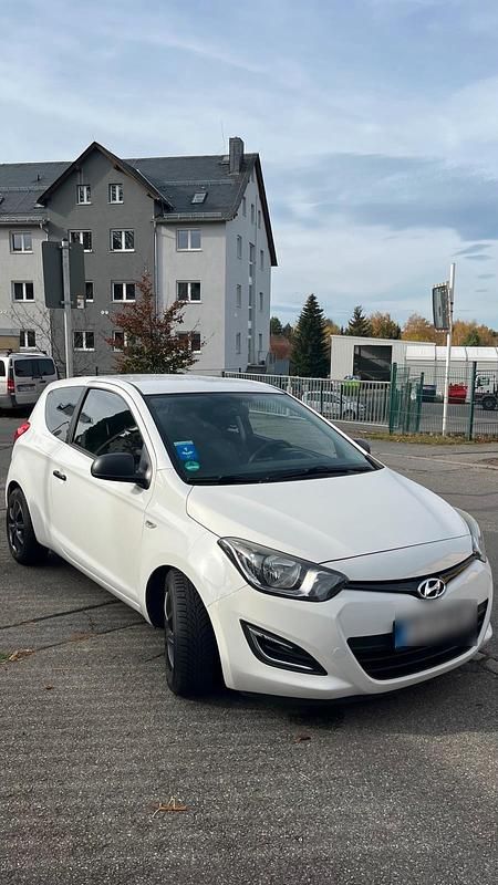 Weiß Gebraucht 2014 Hyundai i20 Kleinwagen | 2.500 € - Bild 1/4