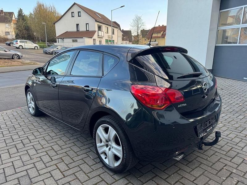 Gebraucht Opel Astra Design Edition 120 PS (88 kW) 2011 Schwarz Limousine