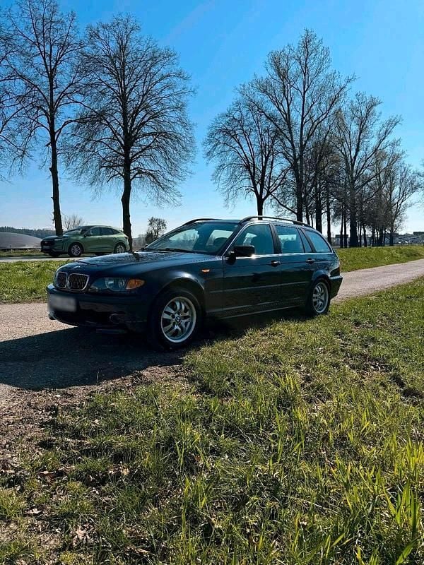 Gebraucht BMW 325 192 PS (141 kW) 2003 Blau Kombi