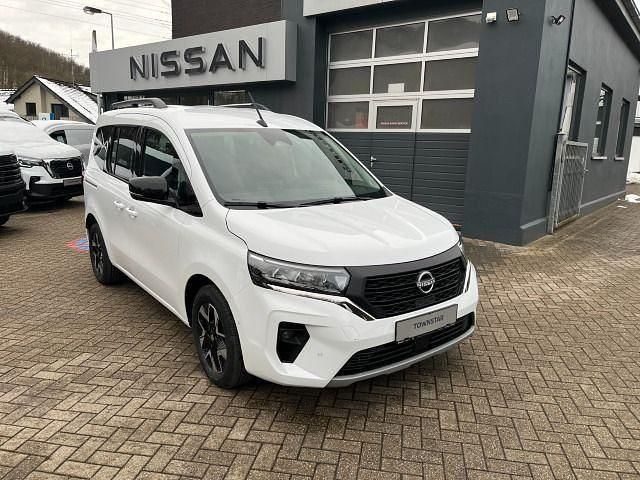 Neu Nissan Townstar Tekna 131 PS (96 kW) 2025 Schwarz Kombi