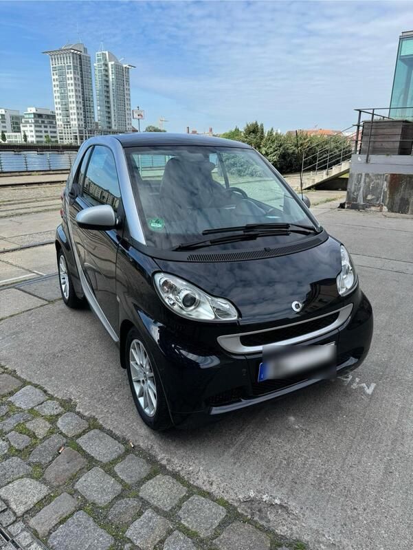 Schwarz Gebraucht 2011 Smart ForTwo Coupé Passion Kleinwagen | 4.200 € (Guter Preis) - Bild 1/4