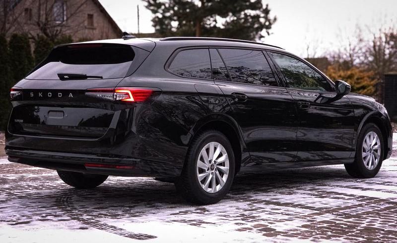 Gebraucht Skoda Superb Essence 150 PS (110 kW) 2025 Schwarz Kombi