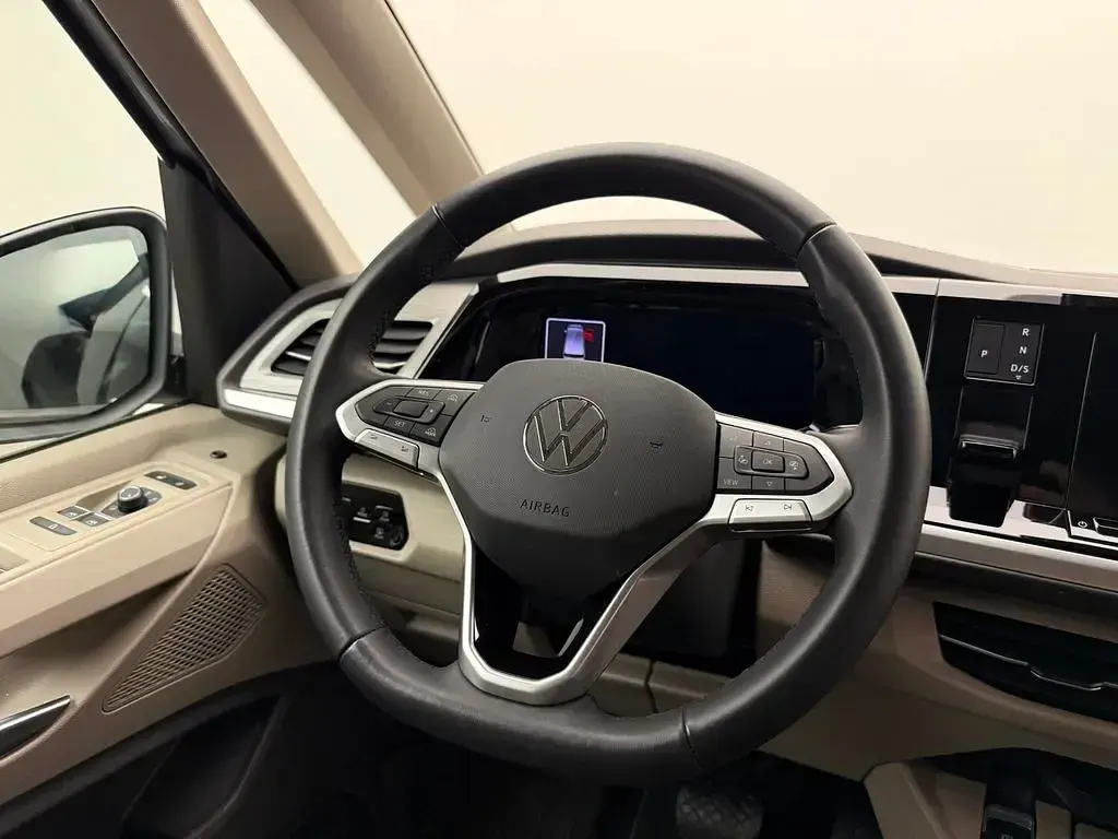 Gebraucht VW Multivan Life 150 PS (110 kW) 2025 Silber Van / Kleinbus