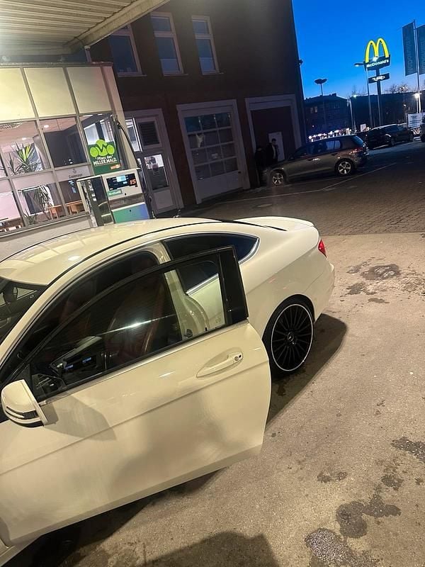 Gebraucht Mercedes 180 156 PS (114 kW) 2012 Weiß Limousine