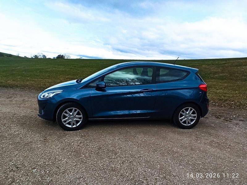Gebraucht Ford Fiesta Trend 101 PS (74 kW) 2018 Blau Kleinwagen