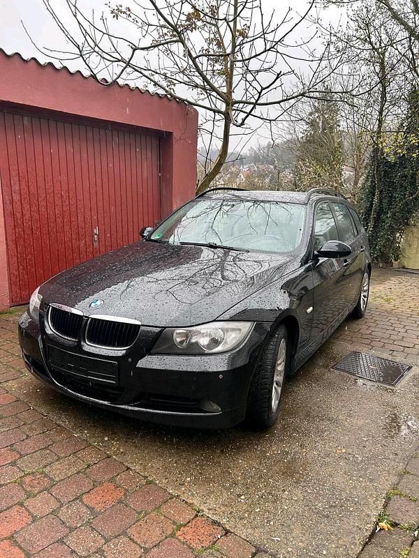 Gebraucht BMW 320 163 PS (119 kW) 2007 Schwarz Kombi