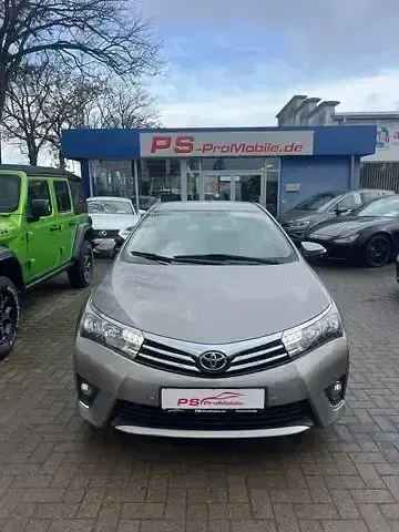 Używany Toyota Corolla Edition 132 KM (97 kW) 2016 Szary Sedan/Limuzyna