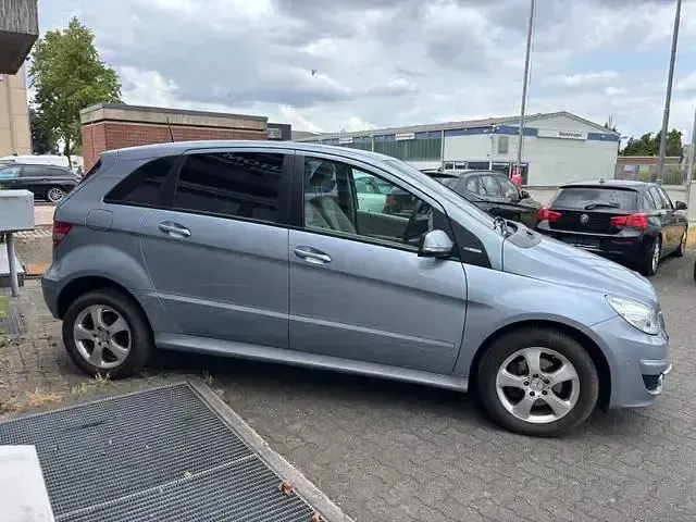 Gebraucht Mercedes B180 116 PS (85 kW) 2010 Horizontblau Van / Kleinbus