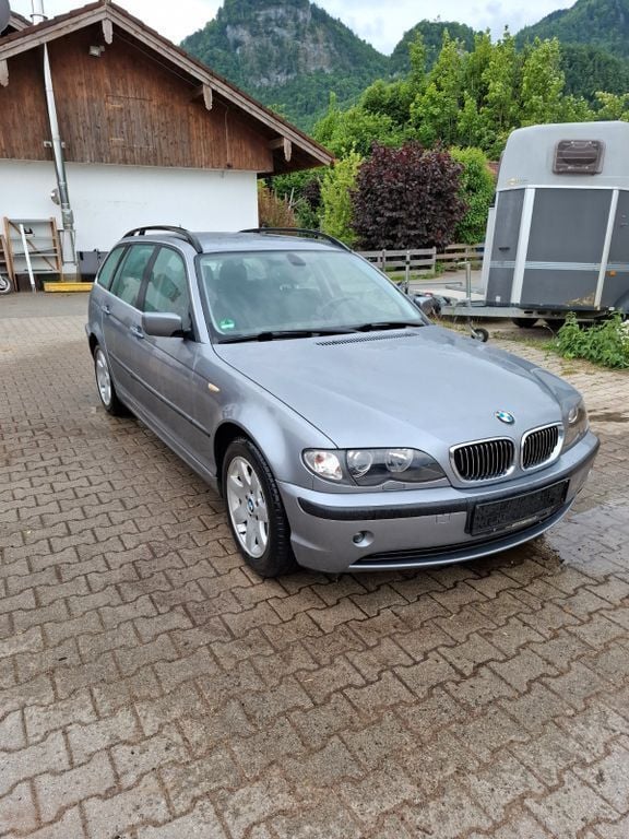 Silber Gebraucht 2005 BMW 320 Kombi | 2.400 € - Bild 1/4