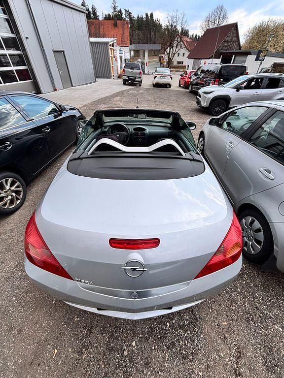 Gebraucht Opel Tigra 90 PS (66 kW) 2004 Silber Cabrio