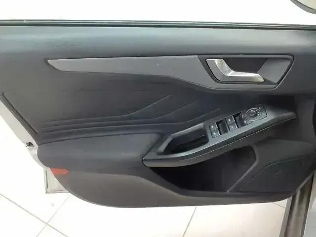 Gebraucht Ford Focus Cool & Connect 120 PS (88 kW) 2022 Moondust silber metallic Kombi