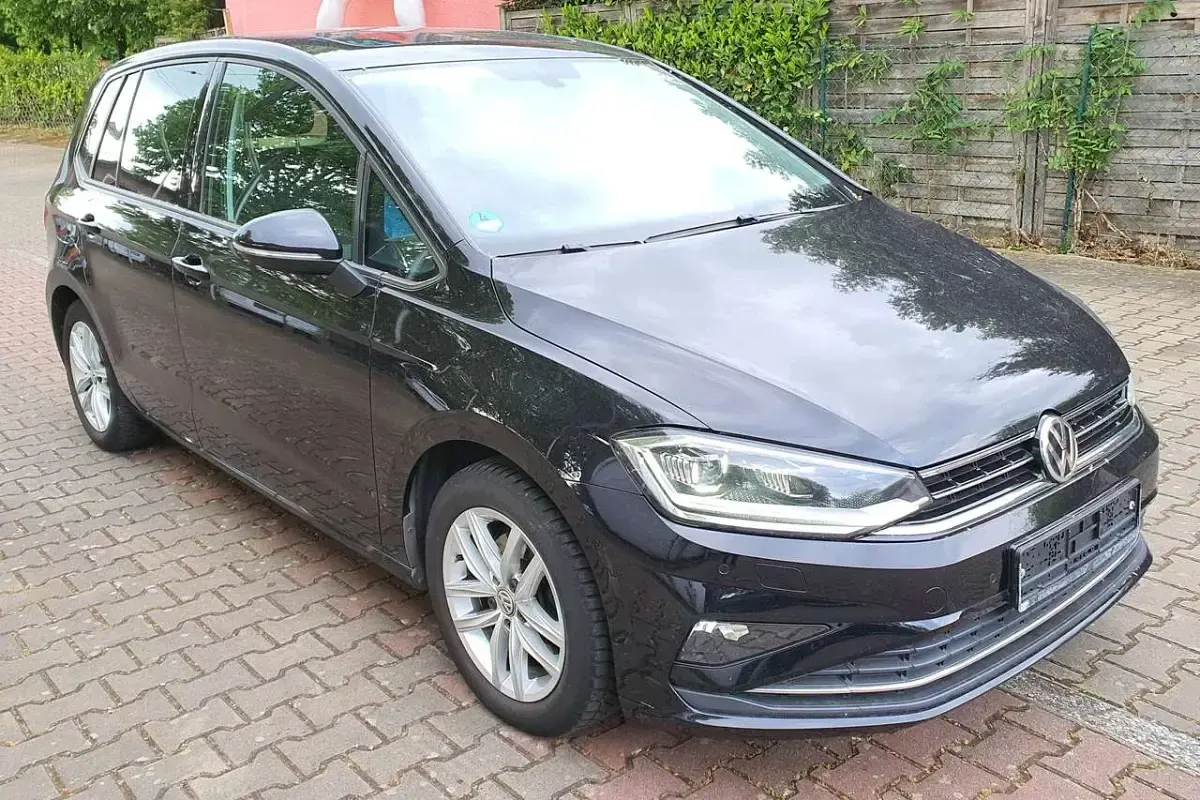 Gebraucht VW Golf Sportsvan Comfortline 150 PS (110 kW) 2019 Deep black perleffekt Van / Kleinbus