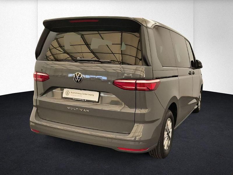 Uusi VW Multivan Life 150 HP (110 kW) 2026 Harmaa Tila-auto