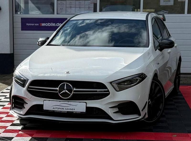 Weiß Gebraucht 2022 Mercedes A35 AMG AMG Limousine | 34.999 € (Guter Preis) - Bild 1/4
