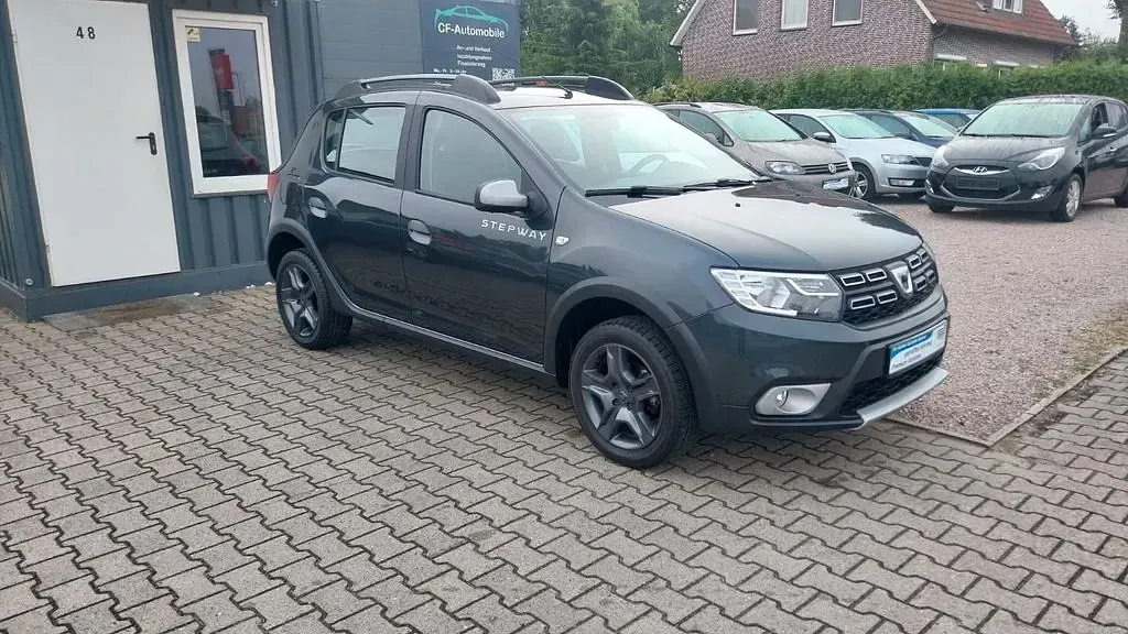 Gebraucht Dacia Sandero Celebration 90 PS (66 kW) 2017 Grau SUV