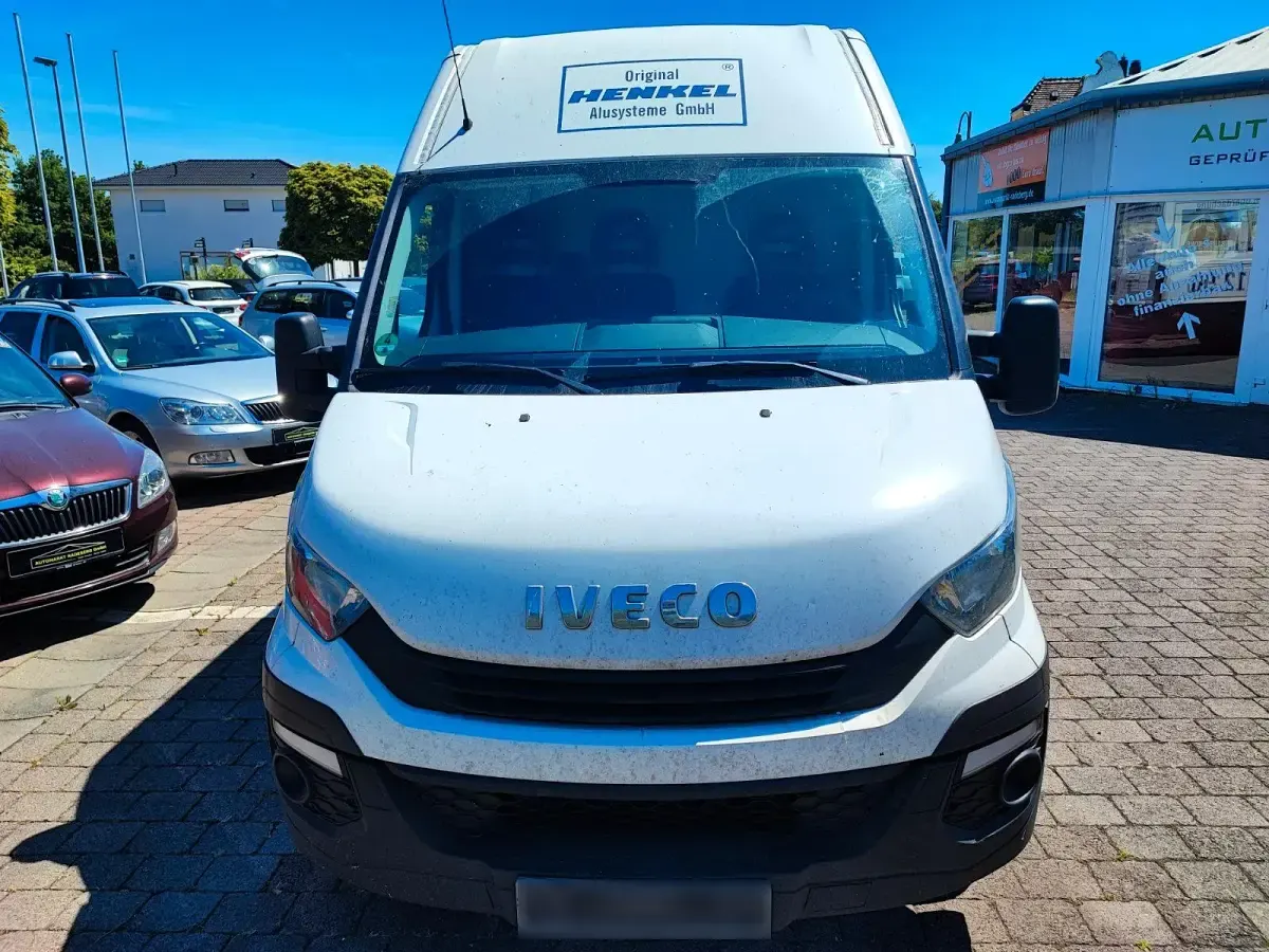 Gebraucht Iveco Daily 180 PS (132 kW) 2017 Weiß Van / Kleinbus
