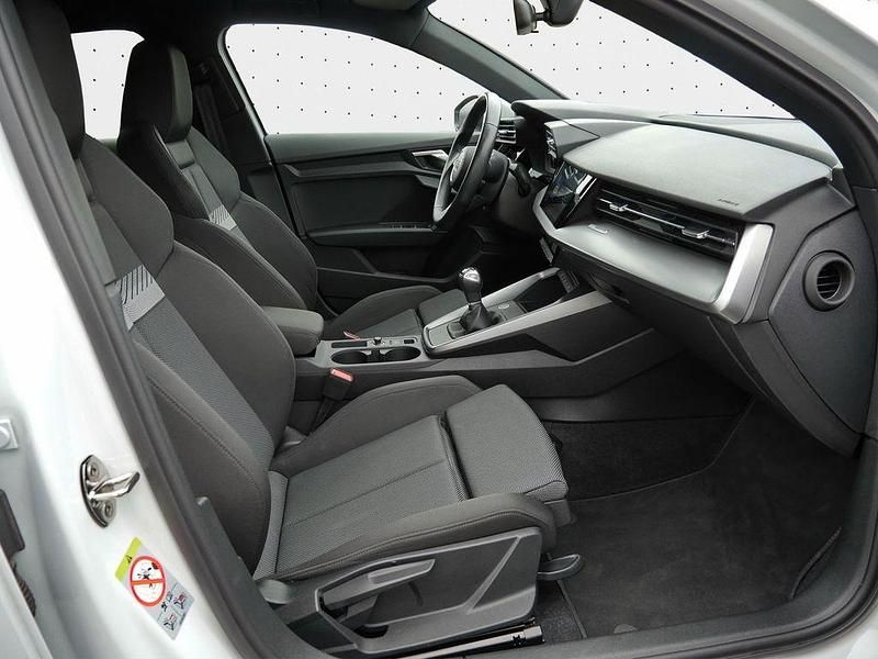 Gebraucht Audi A3 Ambiente 110 PS (80 kW) 2023 Gletscherweiß metallic Limousine