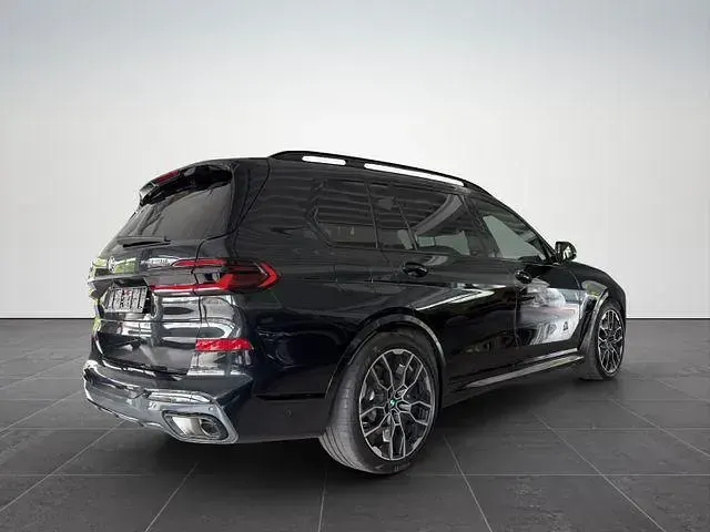 Gebraucht BMW X7 M Sport 352 PS (258 kW) 2025 Black sapphire SUV