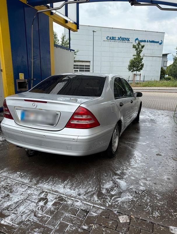 Silber Gebraucht 2002 Mercedes C220 Limousine | 1.550 € (Superpreis) - Bild 1/4
