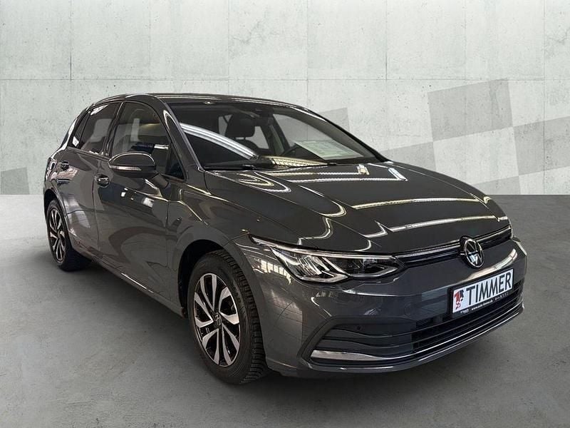Gebraucht VW Golf VIII Active 131 PS (96 kW) 2023 Grau Limousine