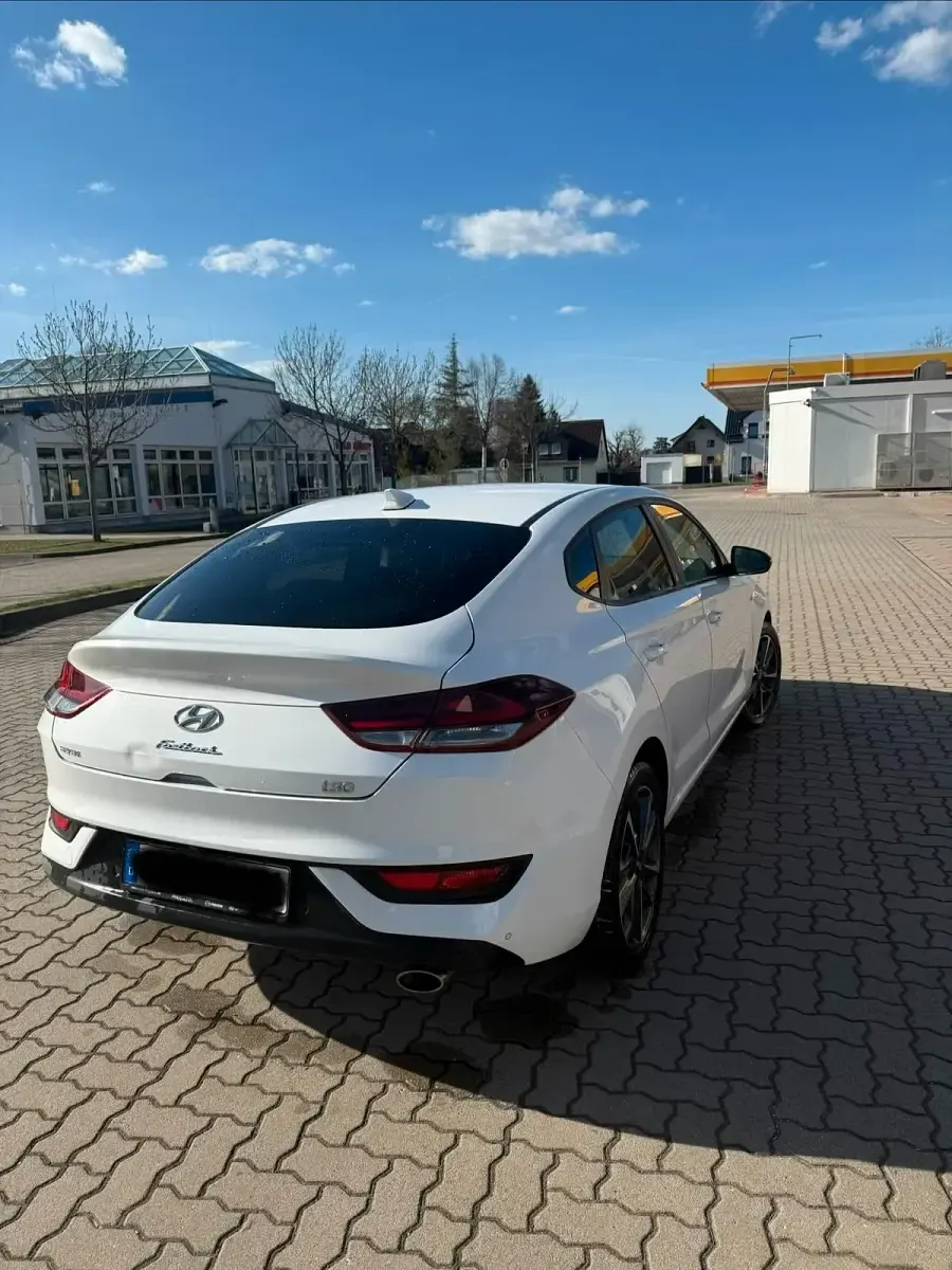 Gebraucht Hyundai i30 160 PS (117 kW) 2021 Weiß Limousine