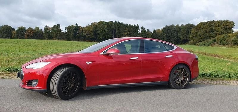 Second-hand Tesla Model S 309 kW (421 CP) 2015 Roșu Hatchback