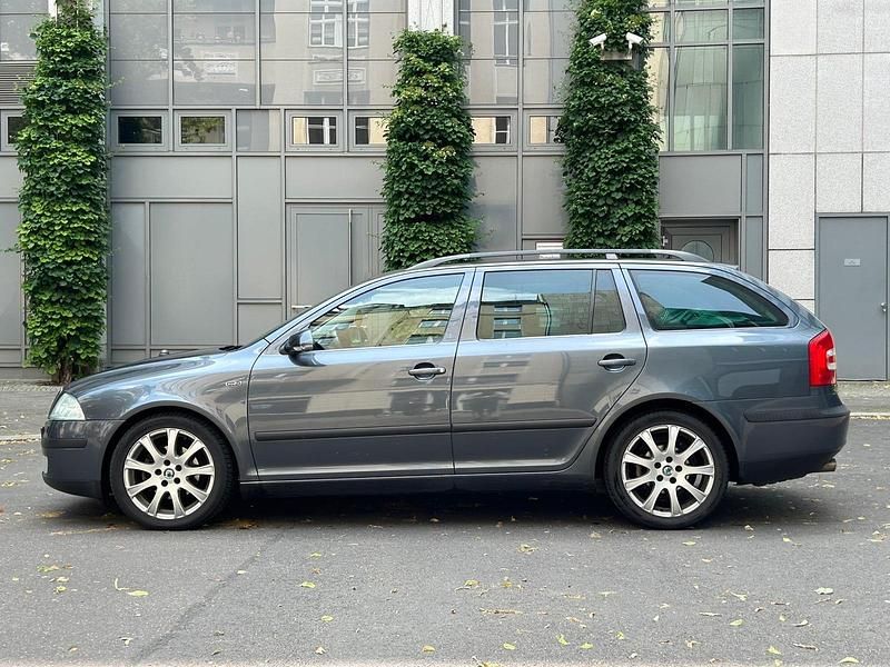 Grün Gebraucht 2007 Skoda Octavia LAURIN & KLEMENT Kombi | 3.500 € (Etwas zu teuer) - Bild 1/4