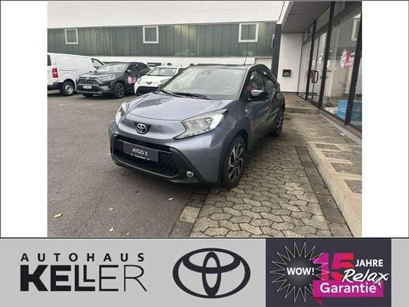 Celestite grey metallic/ dach Neu 2024 Toyota Aygo Team Kleinwagen | 19.090 € - Bild 1/4