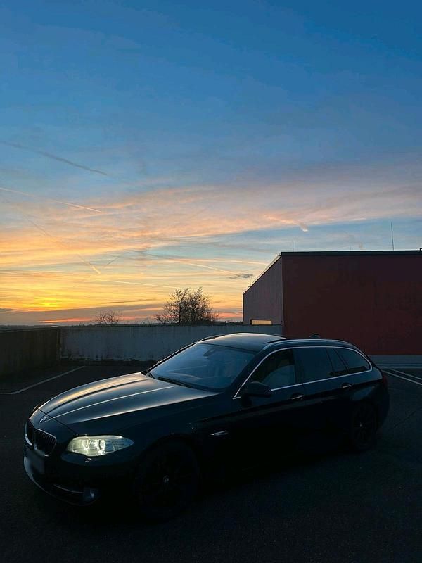 Gebraucht BMW 530 258 PS (189 kW) 2012 Schwarz Kombi