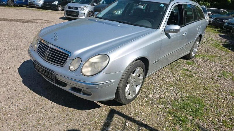 Grau Gebraucht 2005 Mercedes E350 Kombi | 3.200 € (Guter Preis) - Bild 1/4