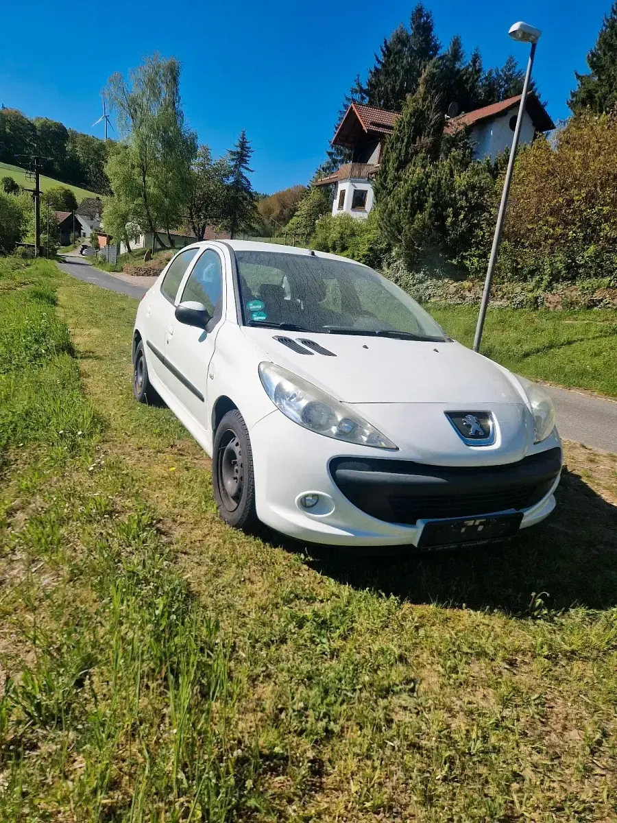 Gebraucht Peugeot 206+ 70 PS (51 kW) 2011 Kleinwagen