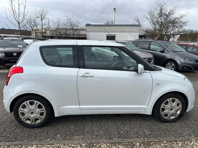 Gebraucht Suzuki Swift Comfort 92 PS (67 kW) 2009 Weiß Kleinwagen