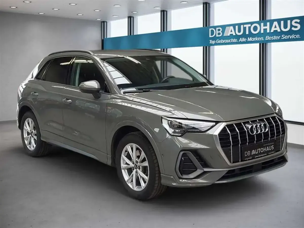 Gebraucht Audi Q3 S-Line 190 PS (139 kW) 2023 Grau SUV