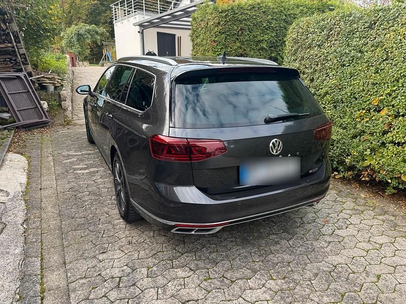 Gebraucht VW Passat R-line 240 PS (176 kW) 2019 Braun Kombi