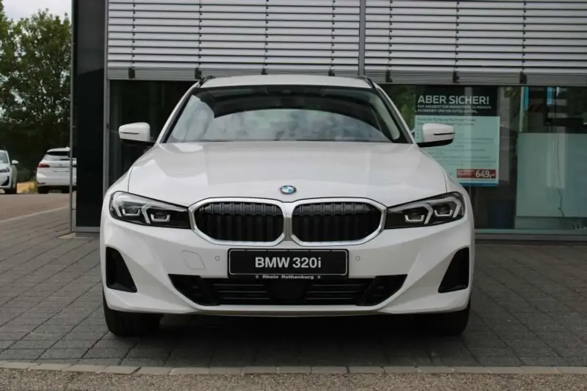 Neu BMW 320 184 PS (135 kW) 2026 Alpin weiß Kombi