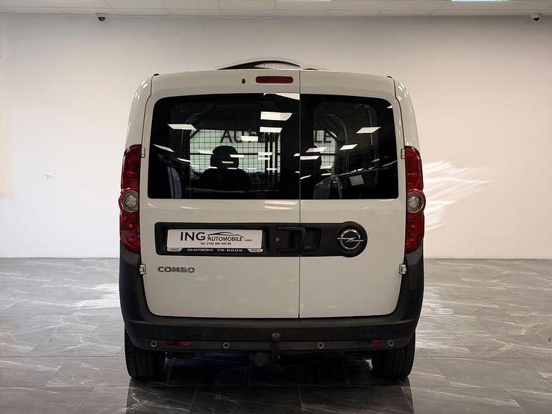 Gebraucht Opel Combo 105 PS (77 kW) 2018 Weiß Van / Kleinbus