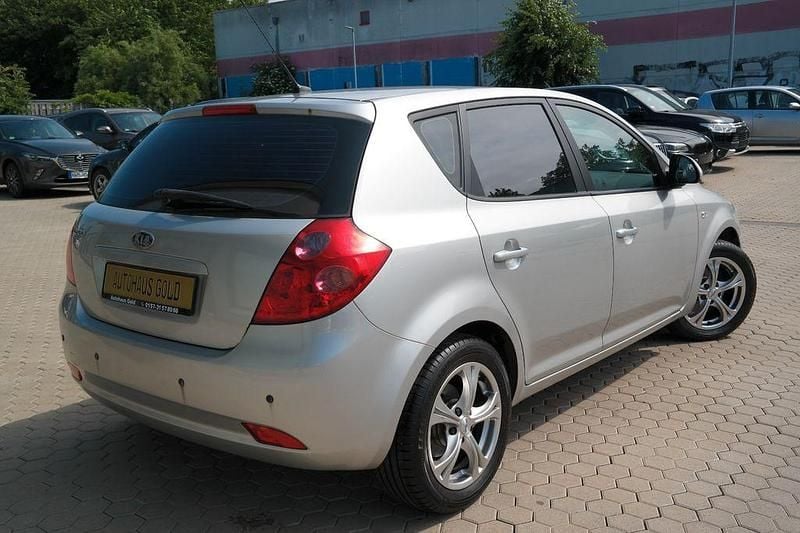 Gebraucht Kia Ceed 109 PS (80 kW) 2007 Silber Kleinwagen