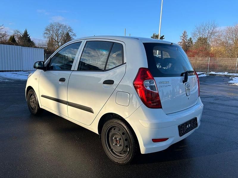 Gebraucht Hyundai i10 Edition 69 PS (50 kW) 2013 Weiß Kleinwagen