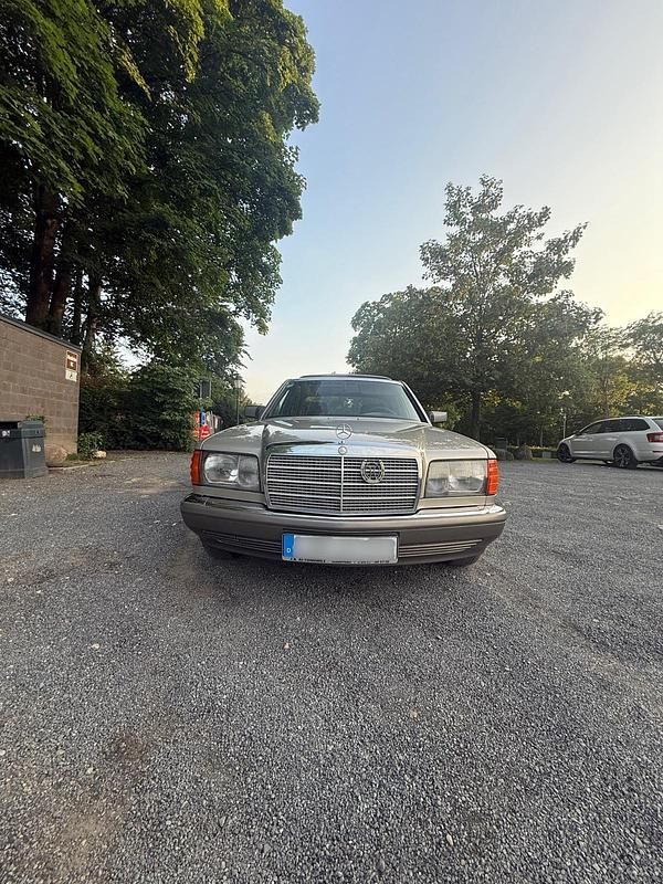 Grau Gebraucht 1987 Mercedes 260 SE Limousine | 10.000 € - Bild 1/4