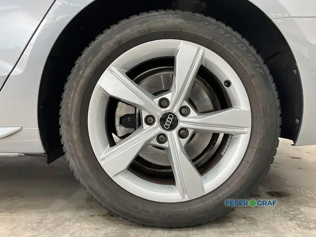 Używany Audi A4 Advanced Plus 163 KM (119 kW) 2023 Srebrny Kombi