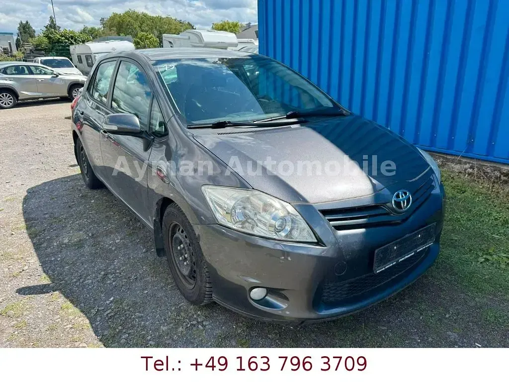 Gebraucht Toyota Auris Basis 90 PS (66 kW) 2011 Grau Kleinwagen