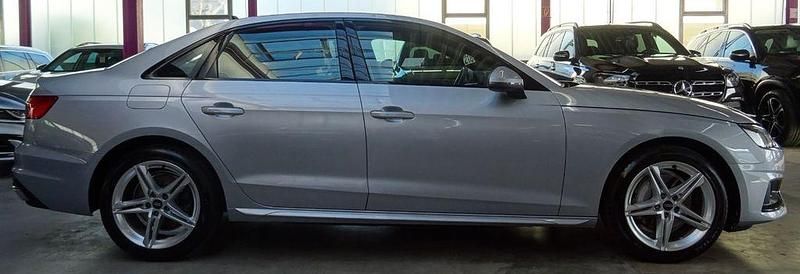 Gebraucht Audi A4 Sport 204 PS (150 kW) 2022 Florettsilber Limousine
