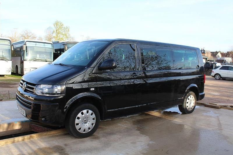 Second-hand VW Caravelle 140 CP (102 kW) 2010 Negru Van