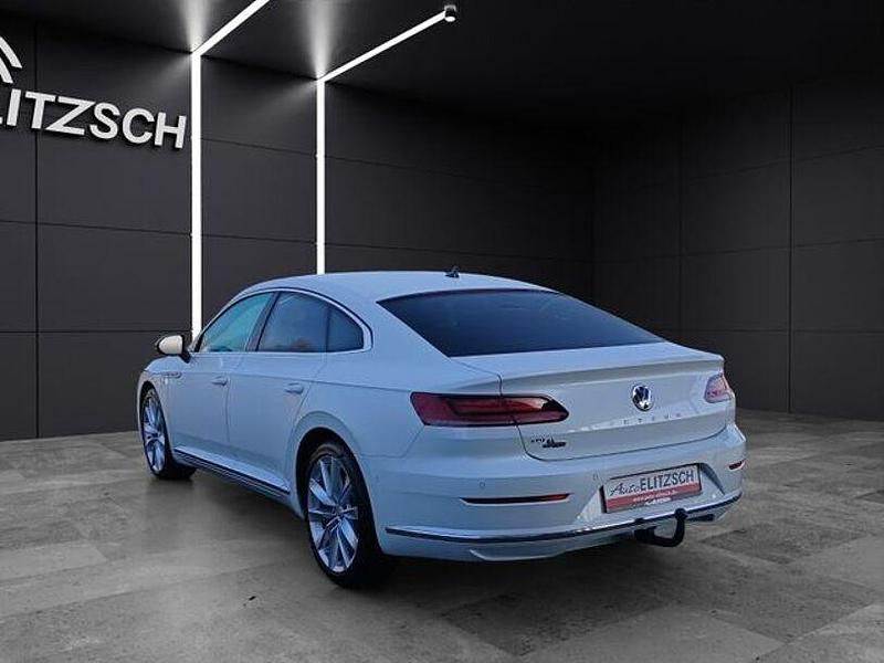 Gebraucht VW Arteon Elegance 150 PS (110 kW) 2017 Oryxweiß perlmutteffektoryxweiß perlmutteffekturanograu Kleinwagen
