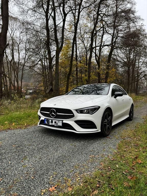 Weiß Gebraucht 2022 Mercedes CLA250 AMG line Limousine | 38.000 € (Fairer Preis) - Bild 1/4
