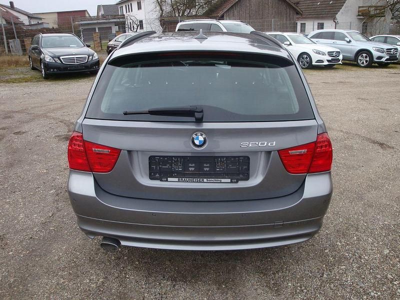 Gebraucht BMW 320 Comfort Edition 184 PS (135 kW) 2012 Grau Kombi
