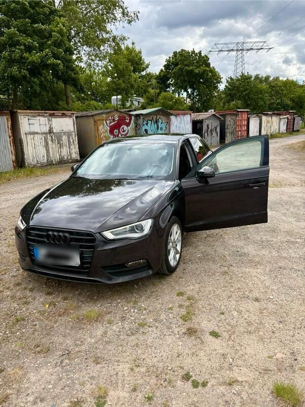 Braun Gebraucht 2014 Audi A3 Sportback Ambiente Limousine | 9.900 € (Guter Preis) - Bild 1/4